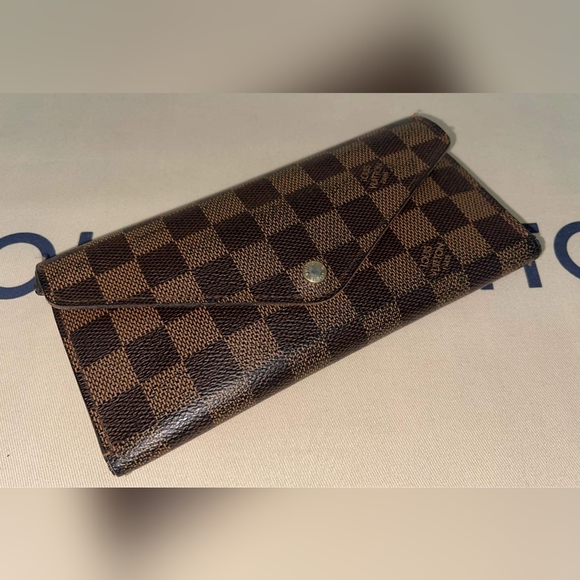 Authentic Louis Vuitton Josephine Wallet - Picture 2 of 13